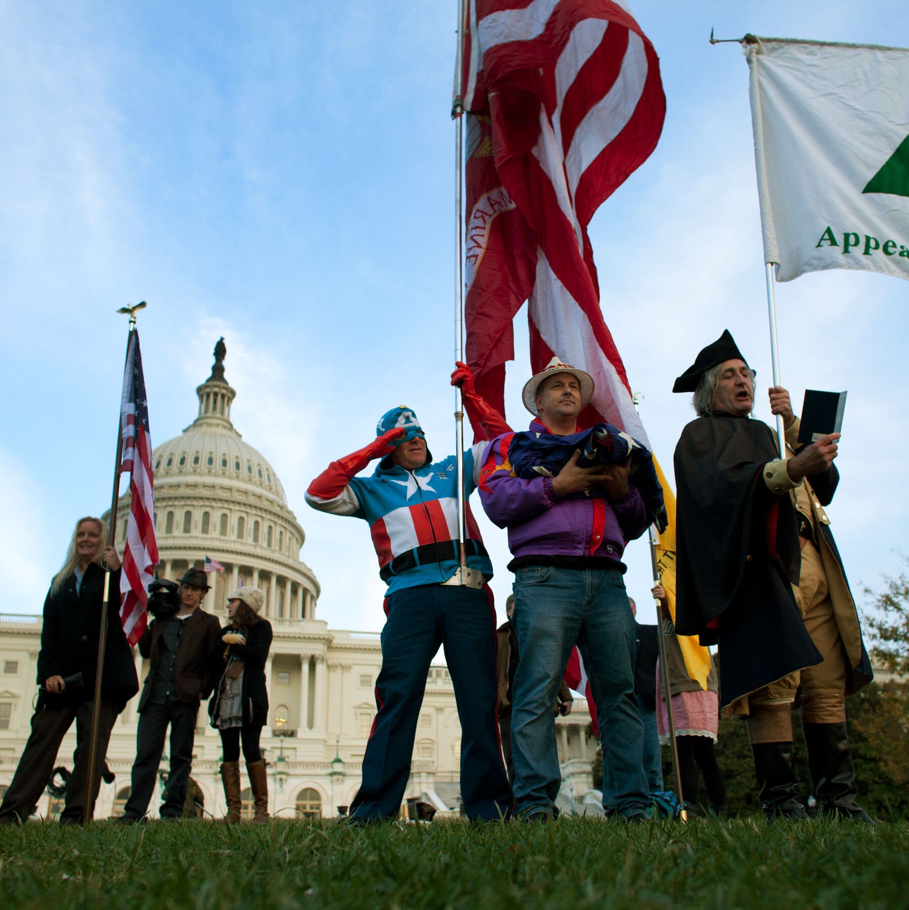 00pol-dems-status-quo06-photo-qpht-mobileMasterAt3x¡.jpg|A Tea Party demonstration in 2010. 