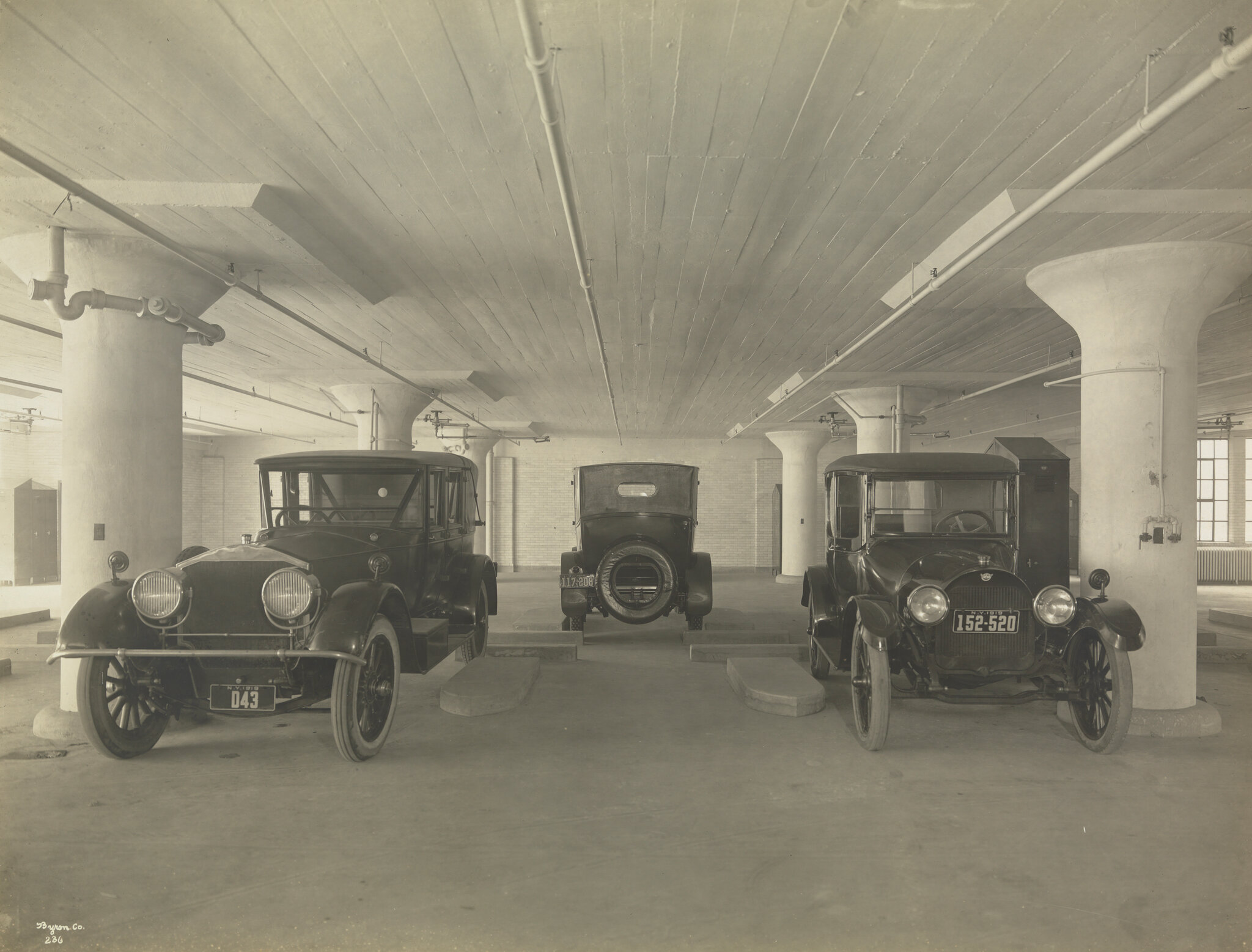 2026-06-10 ¡parking-timeline-hvpg-superJumbo.jpgThree automobiles are seen in an early parking garage.